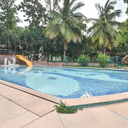 Palette - Holiday Palms Hotel Bangalore Buitenkant foto