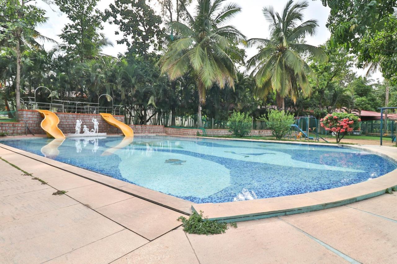 Palette - Holiday Palms Hotel Bangalore Buitenkant foto